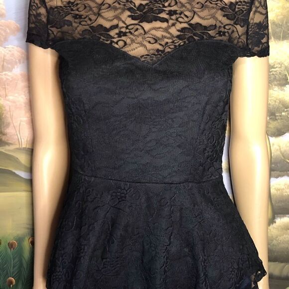 Forever 21 Juniors Black Lace Peplum Top Sz S - Picture 3 of 5